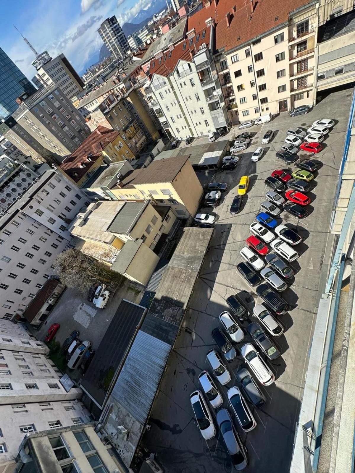 Ljubljana Center With A Castle View, Parkingアパートメント エクステリア 写真
